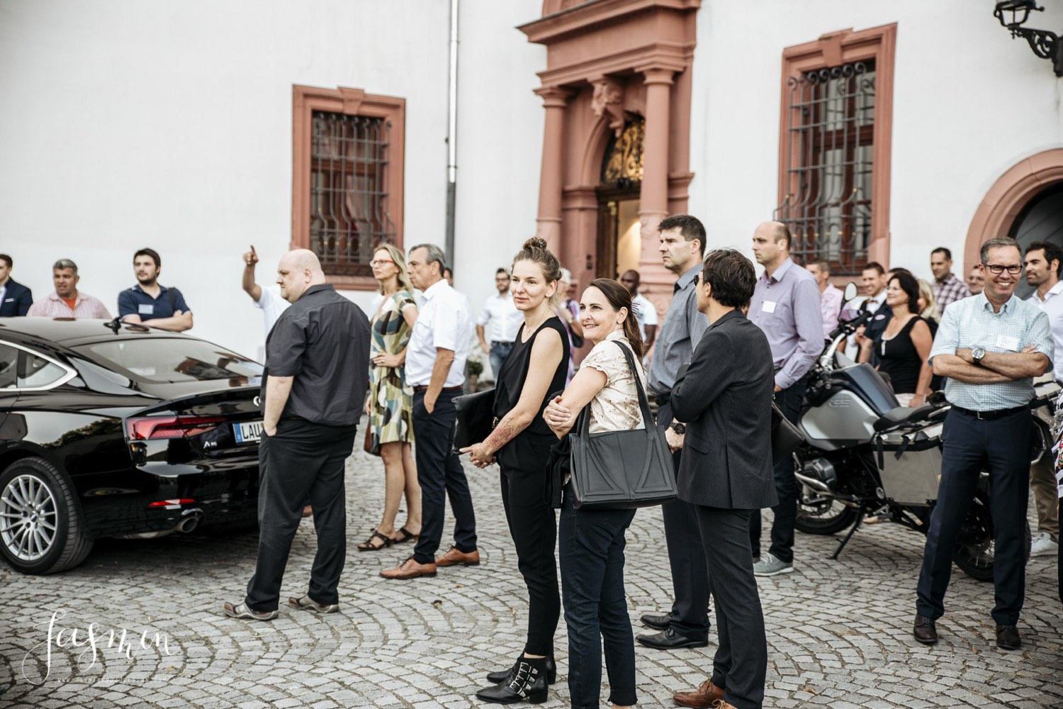 Unternehmenstreffen im Schlosshof