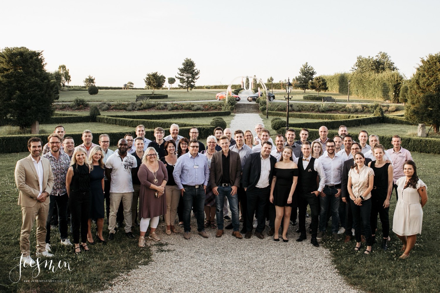 Firmengruppe im Schlosspark