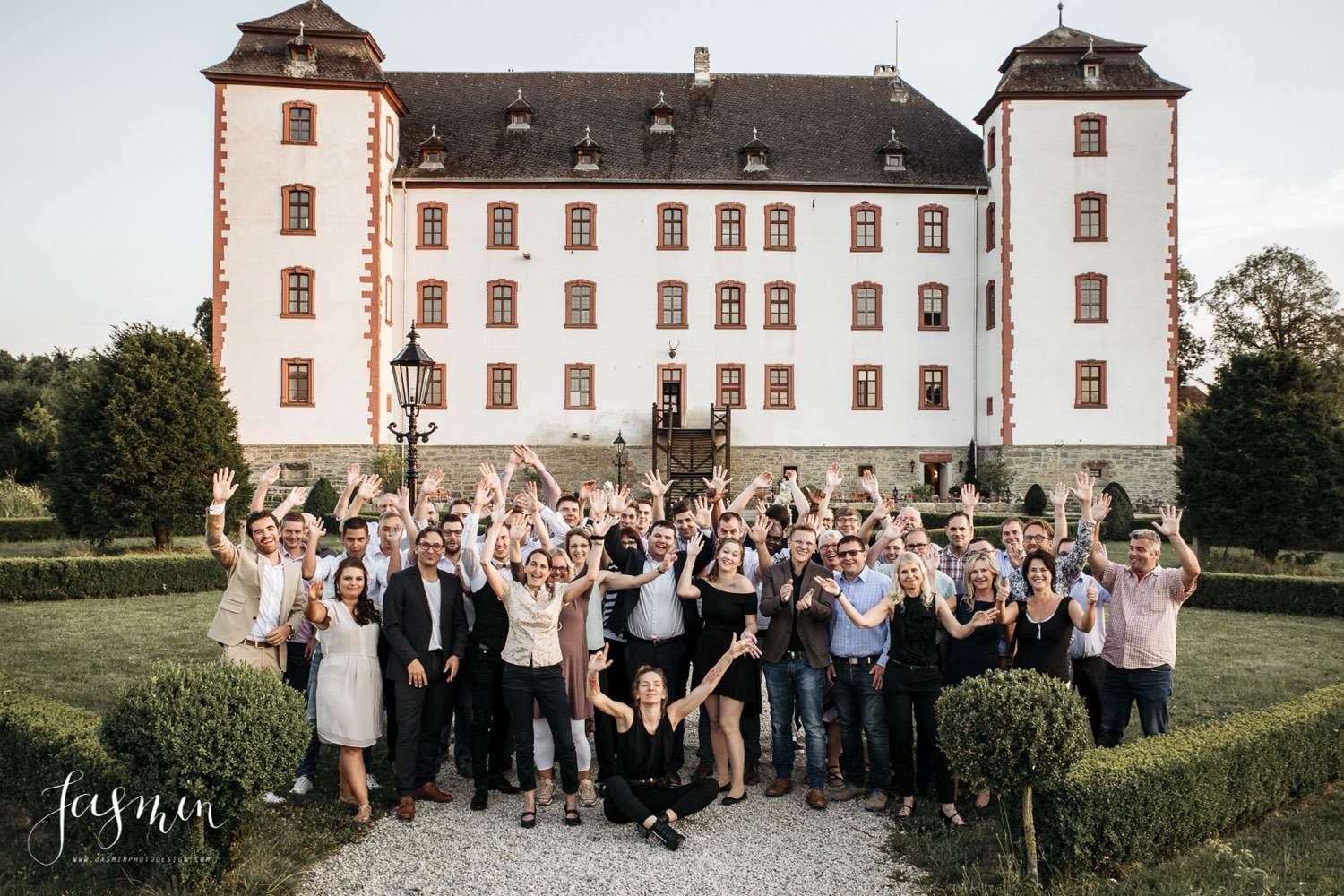 Gemeinsamer Abschluss vor dem Schloss