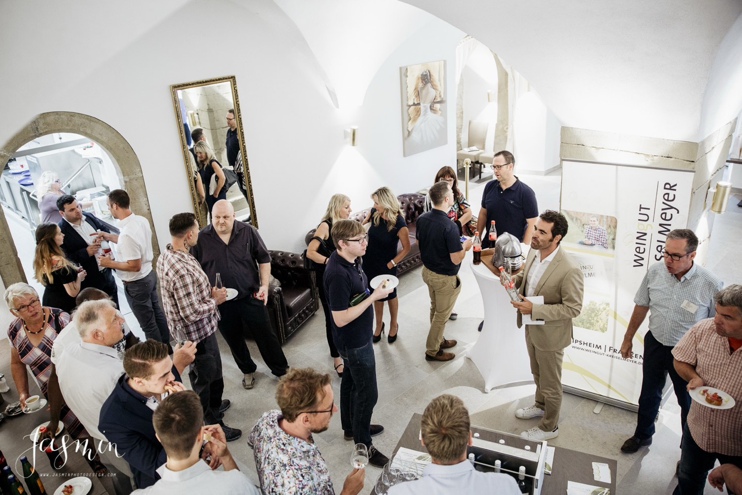 Empfang und Austausch im Foyer
