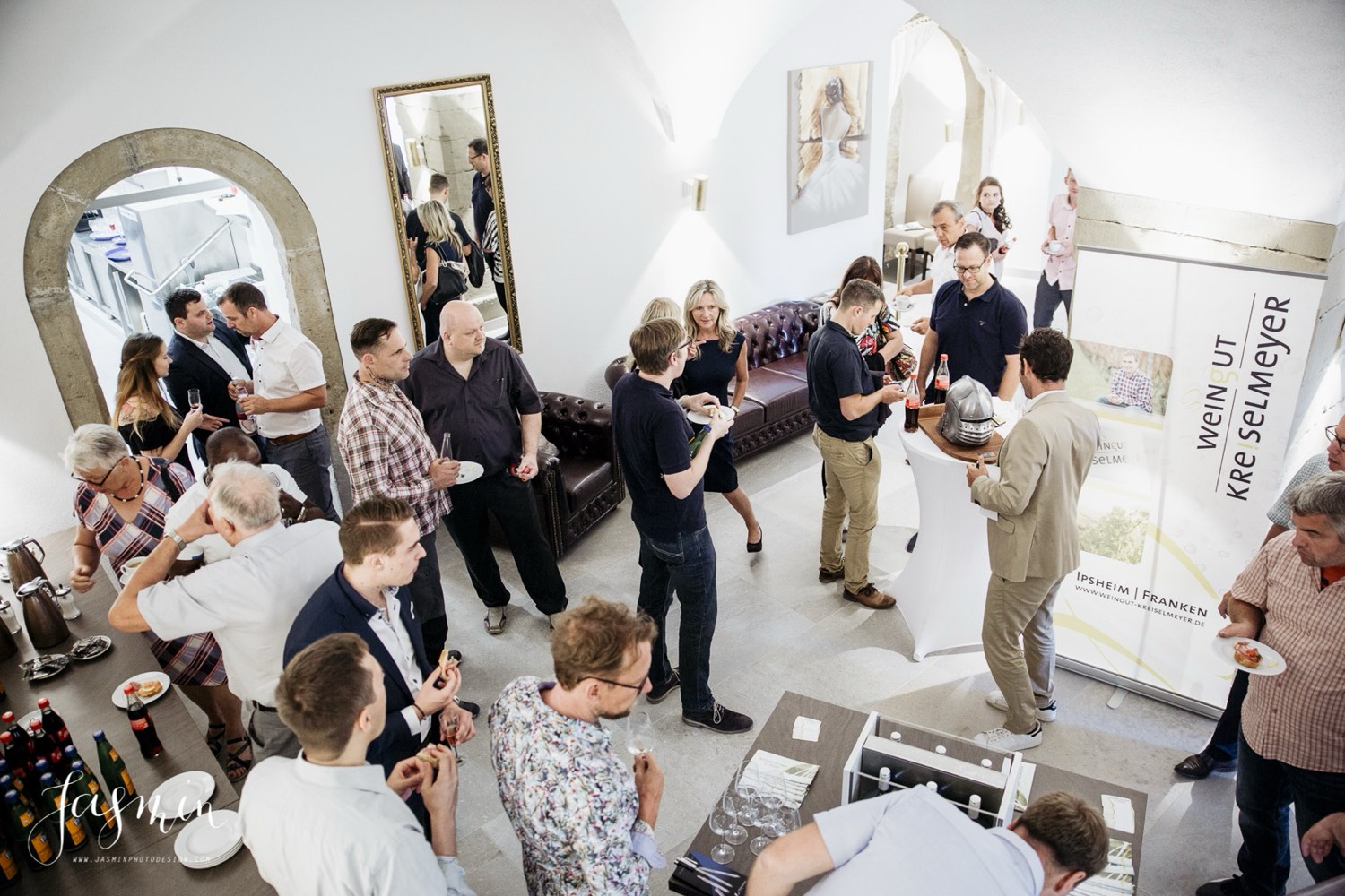 Empfang mit Gästen im Foyer